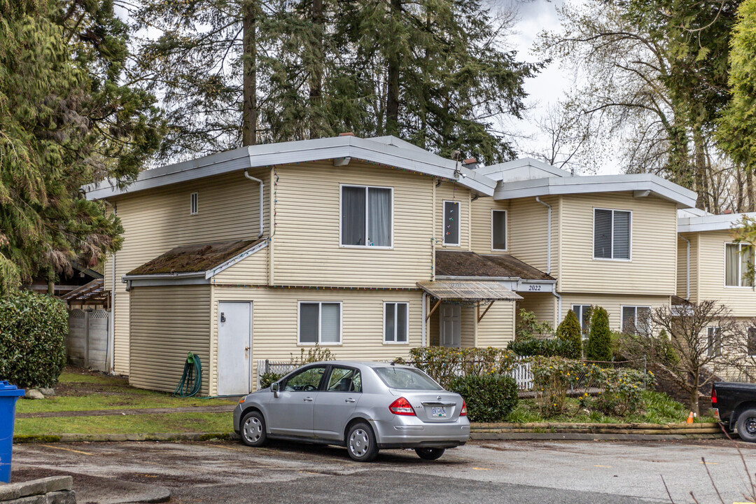 Riverside Mewws in North Vancouver, BC - Building Photo