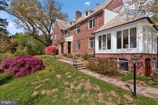 5553 Little Falls Rd in Arlington, VA - Building Photo