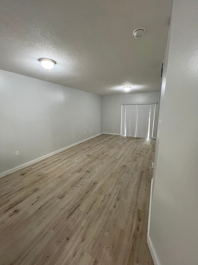 11301 SW 200th St, Unit 205 in Miami, FL - Building Photo - Building Photo