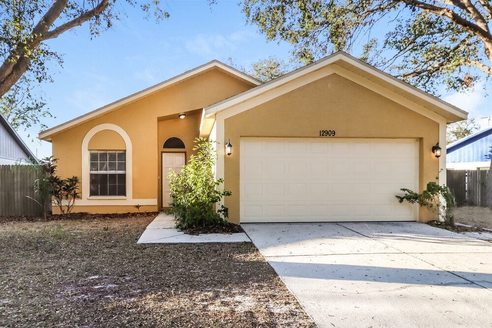 12909 Longcrest Dr in Riverview, FL - Building Photo