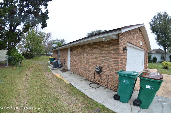 738 John Carroll Ln in Melbourne, FL - Building Photo - Building Photo