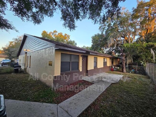 1644 Crystal Park Cir in Lakeland, FL - Building Photo - Building Photo