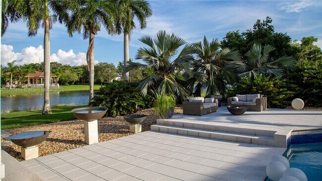 2880 Windmill Ranch Rd in Weston, FL - Building Photo - Building Photo