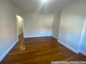 184 Walnut Ave in Boston, MA - Building Photo - Building Photo