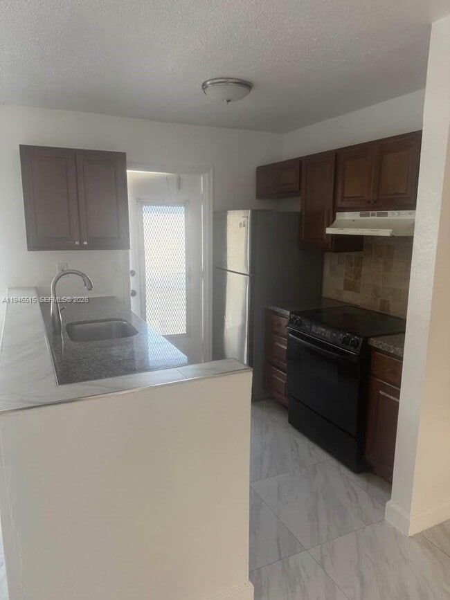 2025 Madison St in Hollywood, FL - Building Photo - Building Photo