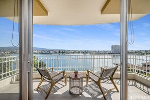 1555 Lakeside Dr in Oakland, CA - Foto de edificio - Building Photo