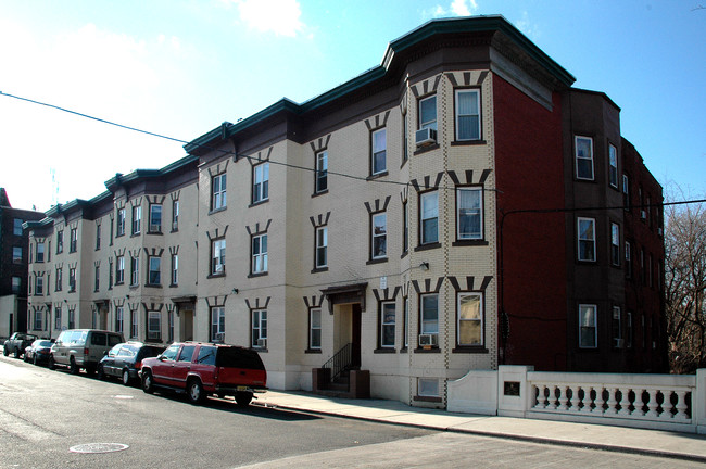 Madison Avenue Apartments in Plainfield, NJ - Building Photo - Building Photo