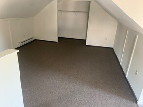 244 Main St-Unit -2nd Flr in Hellertown, PA - Building Photo - Building Photo