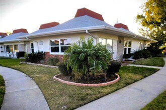 4355 Tahitian Gardens Cir in Holiday, FL - Building Photo - Building Photo