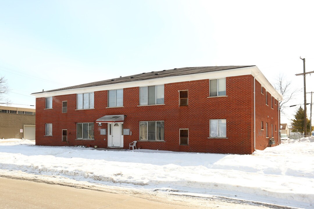 413 Saint John St in Wyandotte, MI - Foto de edificio