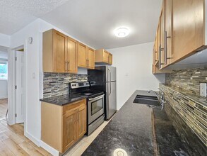 8112-8136 36 Ave NW in Calgary, AB - Building Photo - Building Photo