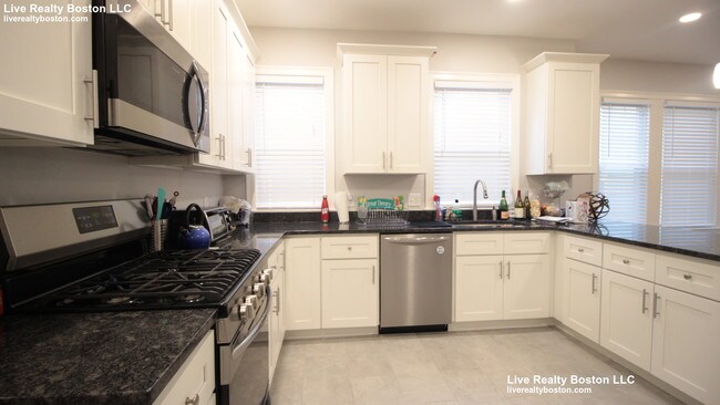 91 Verndale St, Unit 2 in Brookline, MA - Building Photo - Building Photo