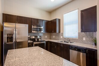 Sabino Vista Apartment Homes in Tucson, AZ - Building Photo - Building Photo