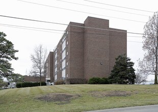 East Ridge Manor in St. Joseph, MO - Foto de edificio - Building Photo