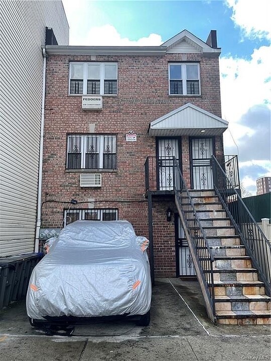 796 E 165th St, Unit 3 in Bronx, NY - Building Photo