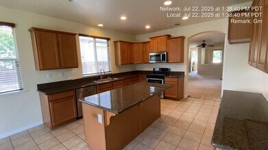 8707 Longwill Way in Elk Grove, CA - Foto de edificio - Building Photo