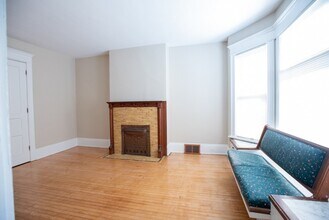 2728 N Murray Ave in Milwaukee, WI - Building Photo - Building Photo
