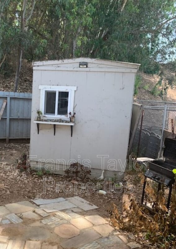 1514 S Stage Coach Ln in Fallbrook, CA - Building Photo - Building Photo