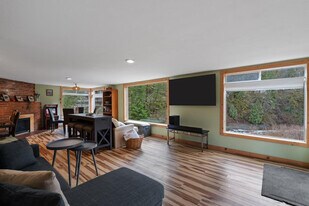 11582 Washougal River Rd in Washougal, WA - Building Photo