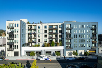 Axis Oakland in Oakland, CA - Building Photo - Building Photo