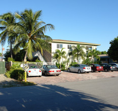 1353 Holly Heights Dr in Fort Lauderdale, FL - Building Photo - Building Photo