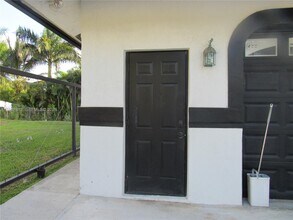 15900 SW 54th Pl in Davie, FL - Building Photo - Building Photo