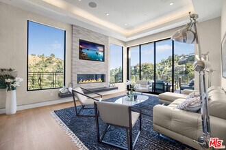 2501 Zorada Dr in Los Angeles, CA - Building Photo - Building Photo