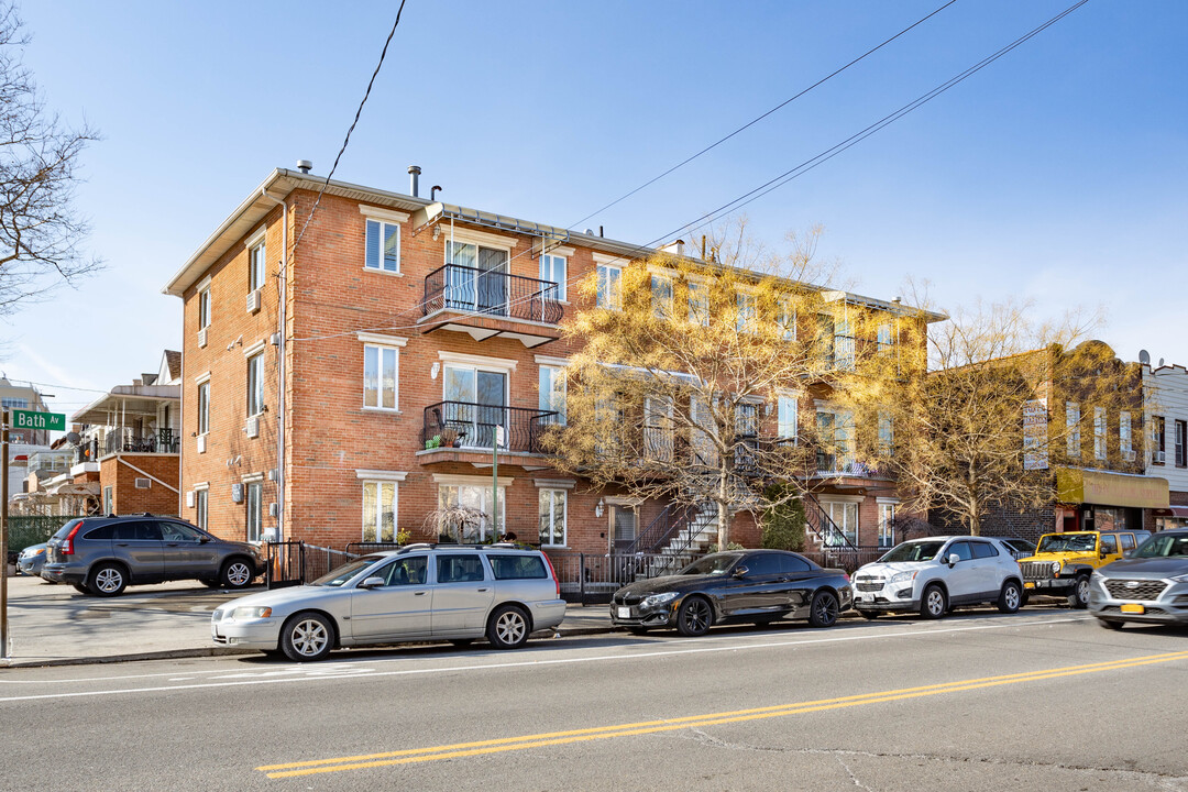 2322 Bath Ave in Brooklyn, NY - Foto de edificio