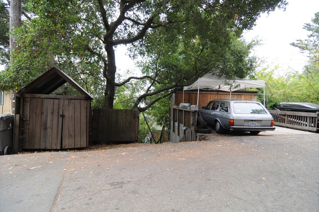 6453 Heather Ridge Way in Oakland, CA - Foto de edificio