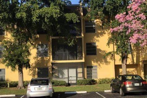 490 NW 20th St, Unit 210 in Boca Raton, FL - Foto de edificio