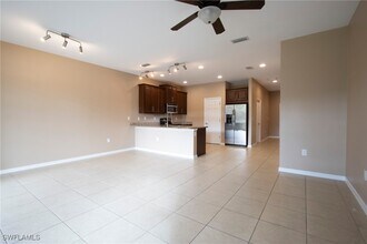 10809 Alvara Way in Bonita Springs, FL - Foto de edificio - Building Photo