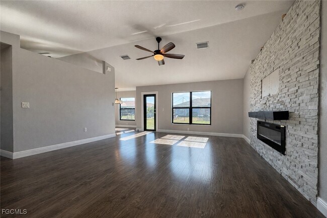 1222 NE 40th Terrace in Cape Coral, FL - Building Photo - Building Photo