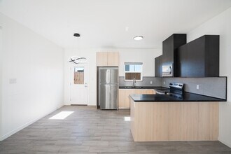 12509 N 40th St, Unit 4 in Edinburg, TX - Foto de edificio - Building Photo