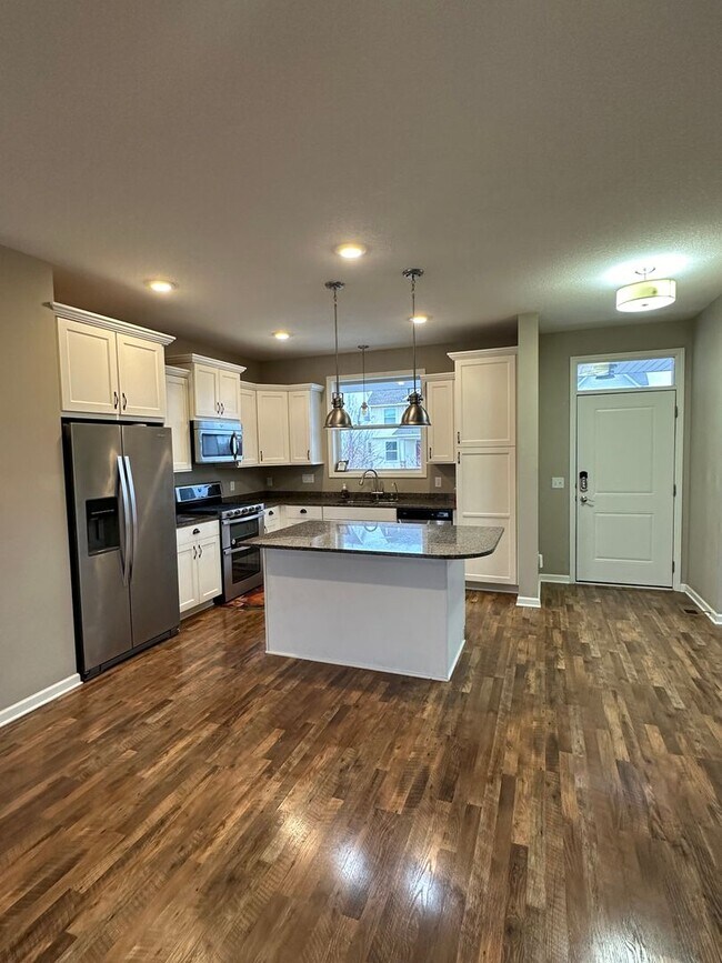 8528 Ellet Cir in Eden Prairie, MN - Building Photo - Building Photo