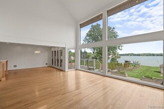 2380 Walnut Lake Rd in West Bloomfield, MI - Foto de edificio - Building Photo