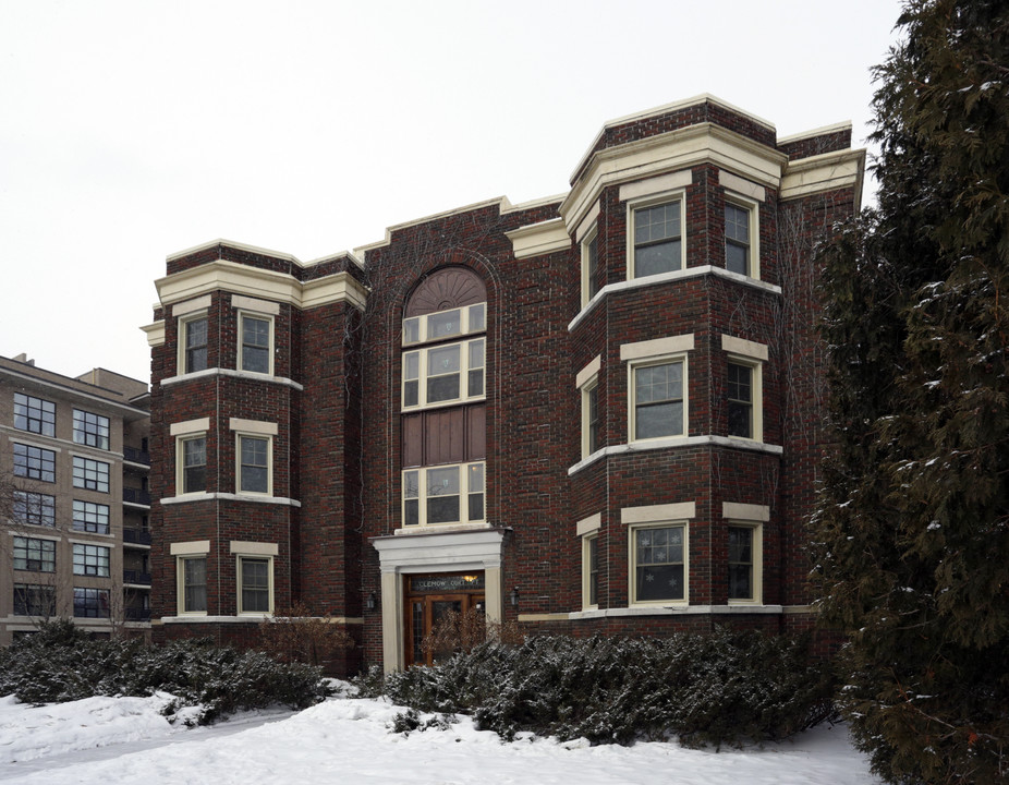 Clemow Court Apartments in Ottawa, ON - Building Photo