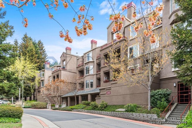240 Caldecott Ln in Oakland, CA - Building Photo - Building Photo