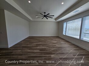 1400 White Water Cir in Redding, CA - Building Photo - Building Photo