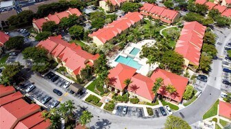 18336 NW 68th Ave in Hialeah, FL - Building Photo