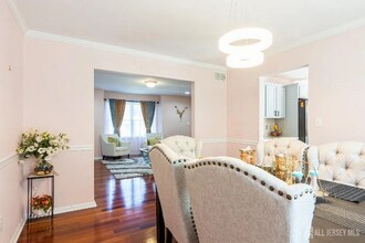 1484 Osage Rd in North Brunswick, NJ - Foto de edificio - Building Photo