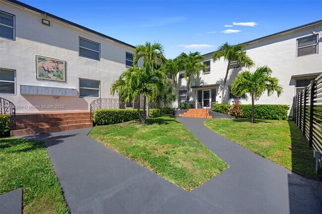 573 NE 82nd St in Miami, FL - Building Photo - Building Photo