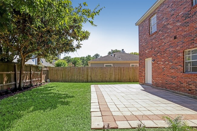 12818 Chamberlain Dr