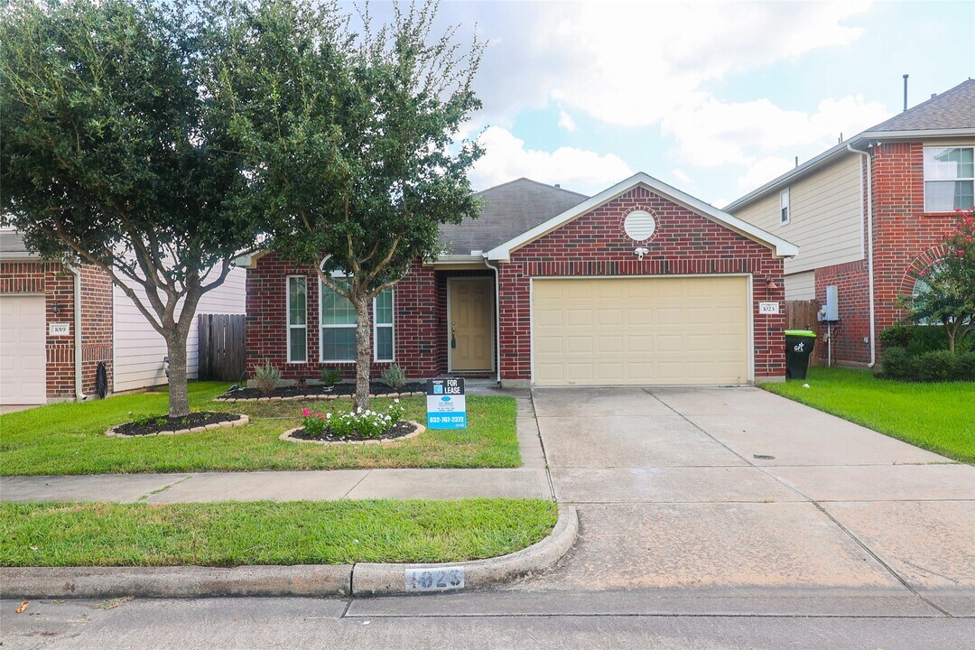 1023 Aster Rd in Missouri City, TX - Building Photo