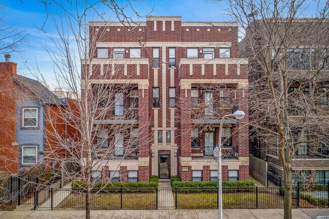 3229 N Kenmore Ave, Unit 3