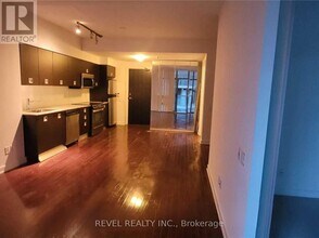 33 Charles St E in Toronto, ON - Building Photo - Building Photo