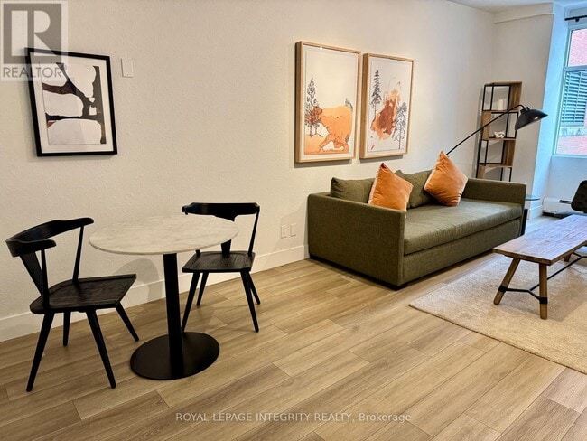 161 Laurier Ave W in Ottawa, ON - Building Photo - Building Photo