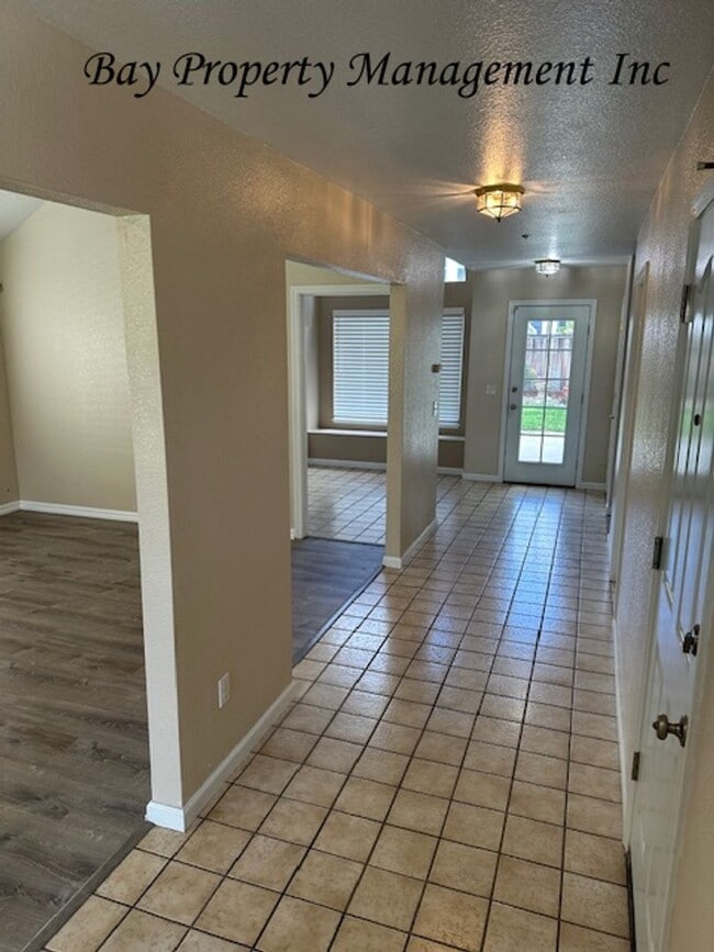 795 Portsmouth Way in Salinas, CA - Building Photo - Building Photo
