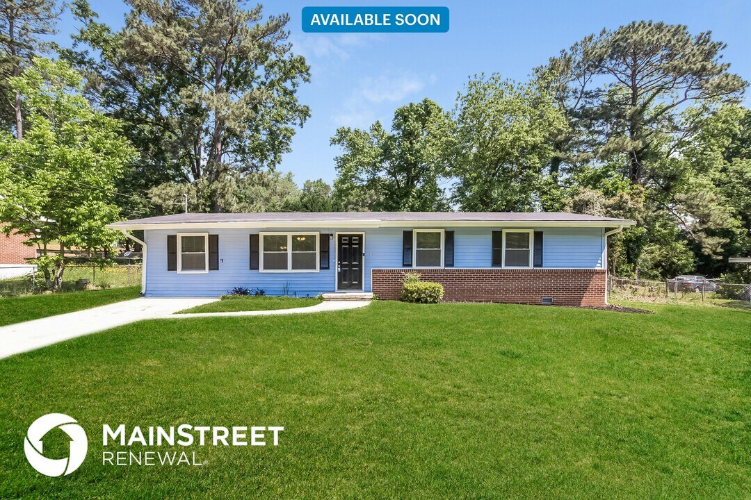 5848 Ronnie Dr in Rex, GA - Building Photo