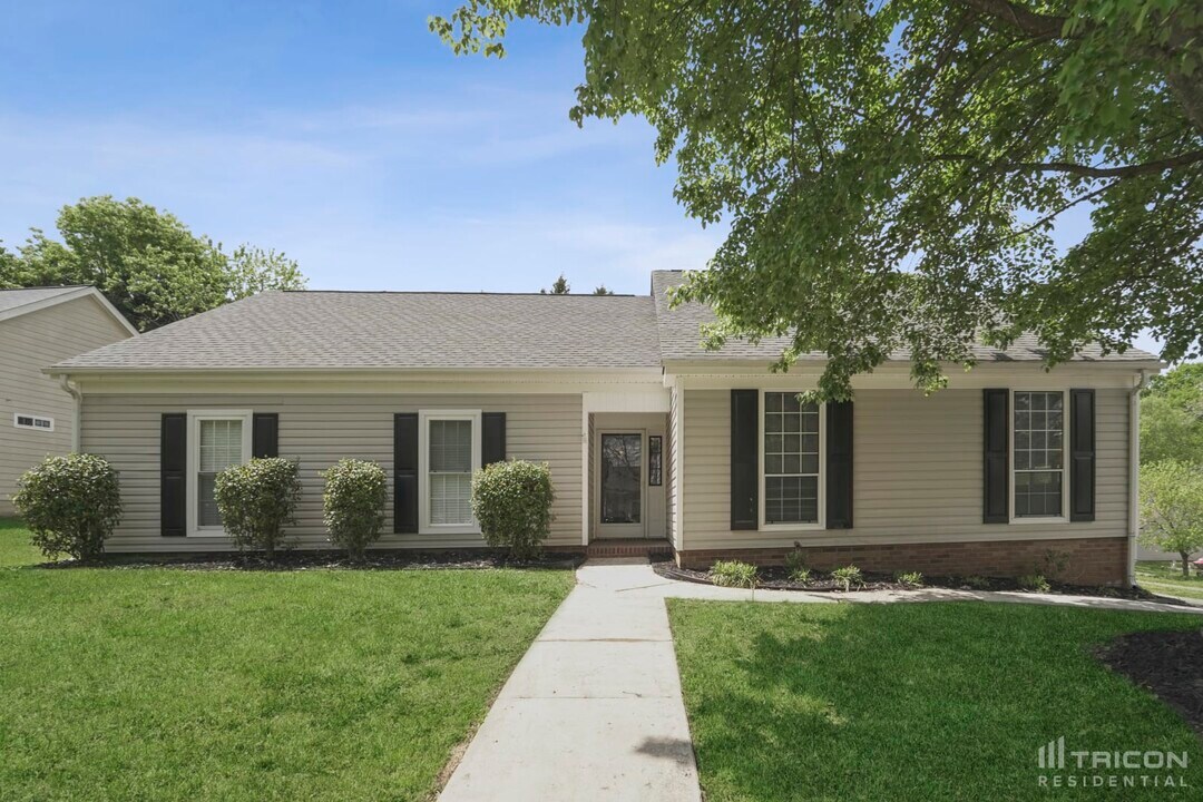 2700 Stowmarket Pl in Charlotte, NC - Building Photo