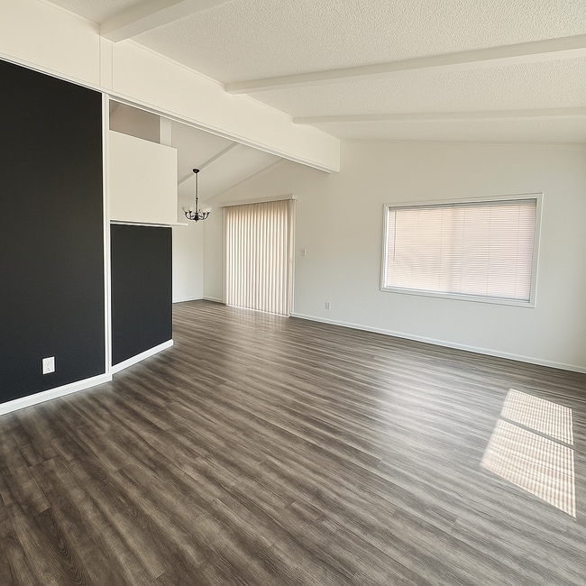 24425 Woolsey Canyon Rd in Canoga Park, CA - Building Photo - Building Photo